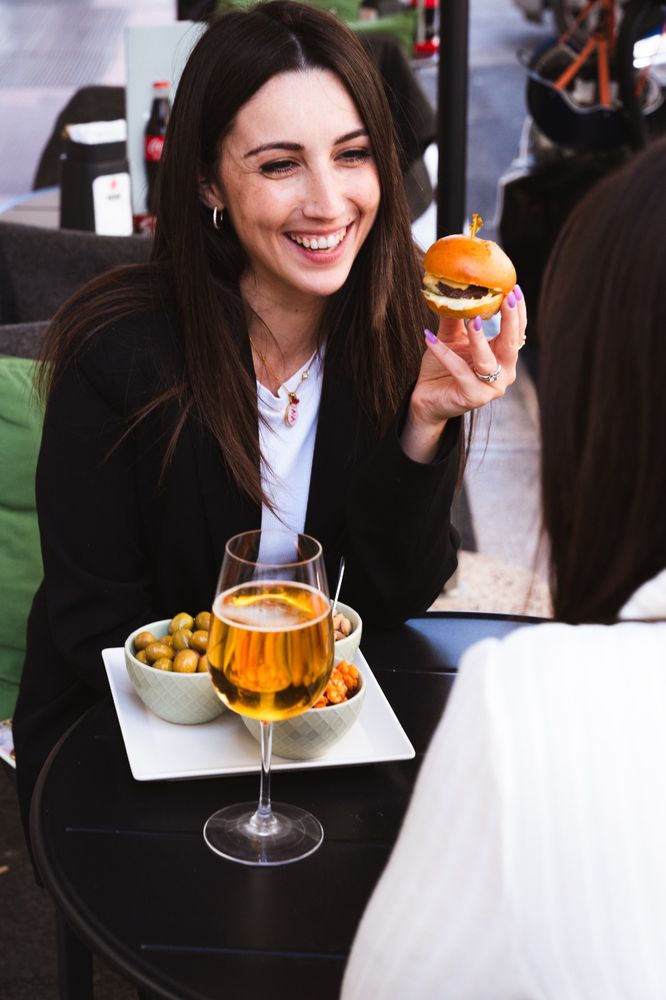 Aperitivo con olive e mini burger